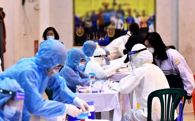 Sáng nay 9-5, Hà Nội có 4 học sinh học cùng lớp 12 dương tính SARS-CoV-2 ảnh 1