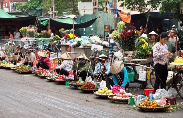 Hà Nội yêu cầu dừng bia hơi, giải tỏa chợ cóc, không tụ tập quá 10 người ảnh 2