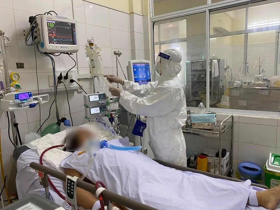 Một bệnh nhân Covid-19 tử vong, tiền sử xơ gan cổ trướng do uống rượu  ảnh 1