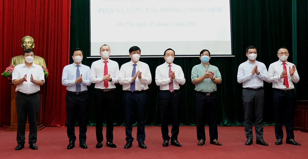 Bộ Y tế tiếp nhận 125 tỷ đồng, 1 triệu USD và 1 triệu liều vaccine Covid-19 ảnh 2