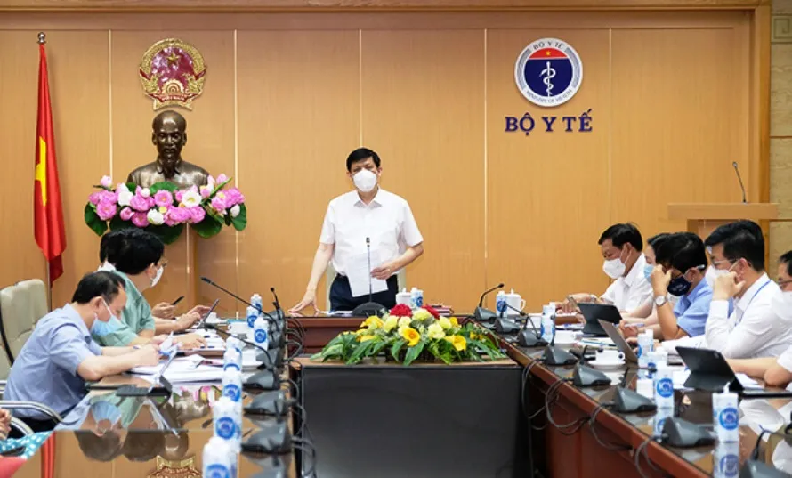 Bộ trưởng Bộ Y tế: Rất nguy hiểm nếu không dập được dịch ở Bắc Giang  ảnh 1