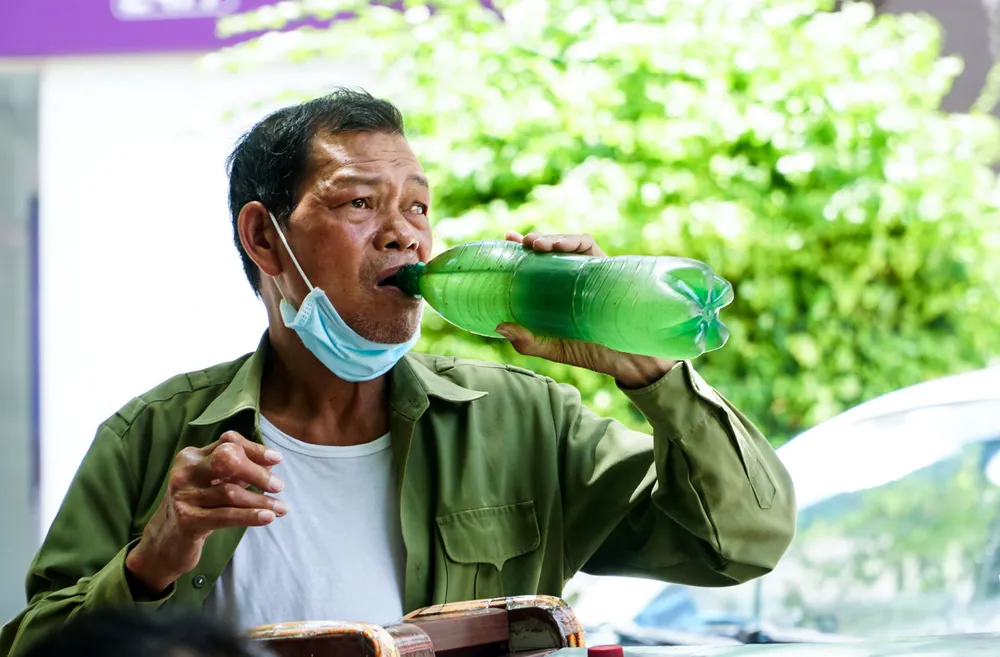 Vật vã với nắng nóng gay gắt  ảnh 3