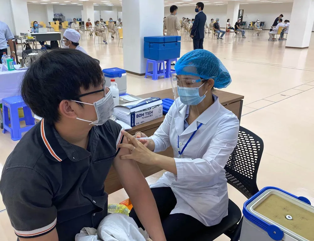 Bộ trưởng Bộ Y tế: Không được lãng phí một liều vaccine Covid-19 nào ảnh 2