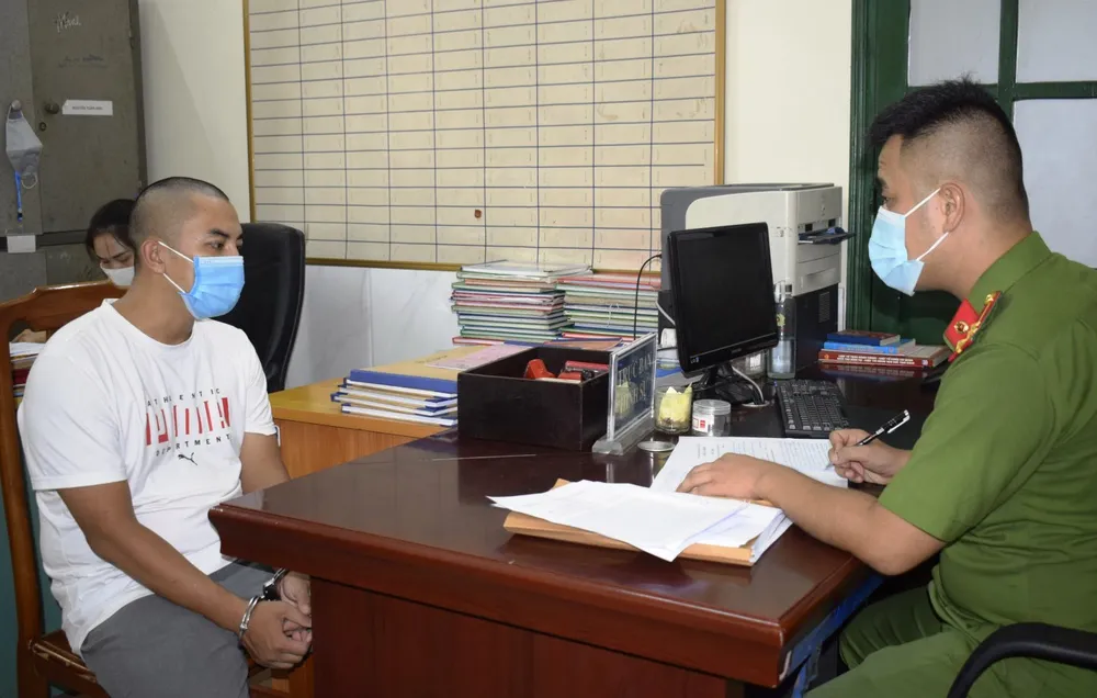 Cán bộ CDC Hải Dương làm giả giấy xét nghiệm Covid-19, thu 200.000 - 700.000 đồng/người ảnh 1