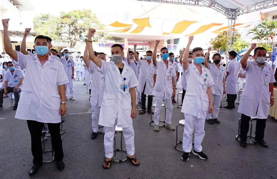 Bộ Y tế huy động tổng lực giúp TPHCM dập dịch Covid-19 ảnh 2