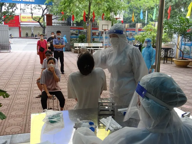 1.364 ca mắc Covid-19 thuộc các chùm ca bệnh ở Hà Nội chưa rõ nguồn lây  ảnh 1