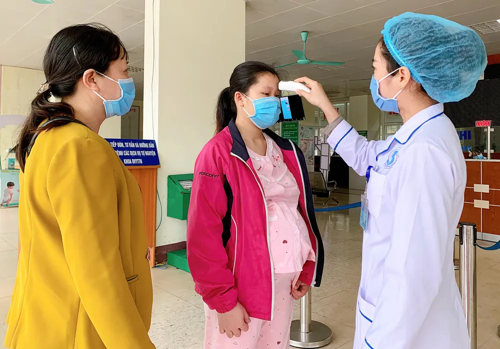 Ưu tiên điều trị Covid-19 trước đối với thai phụ mắc Covid-19 ảnh 1