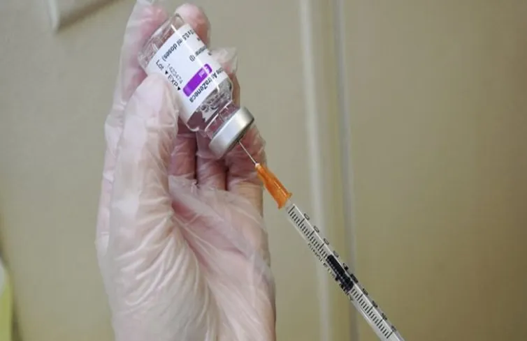 Bộ Y tế giải thích việc chưa thể tiêm vaccine Covid-19 cho học sinh ảnh 1