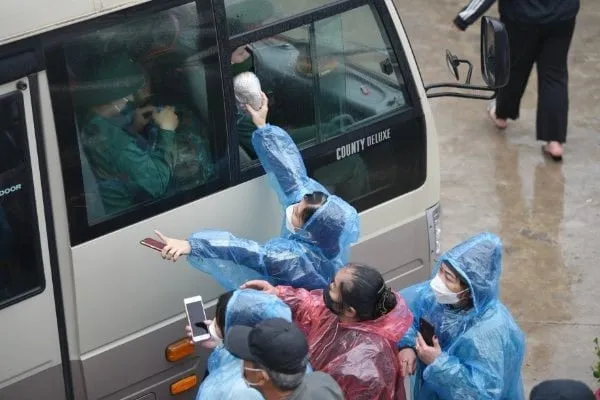 Hơn 4.300 thanh niên Thủ đô hồ hởi lên đường nhập ngũ ảnh 7