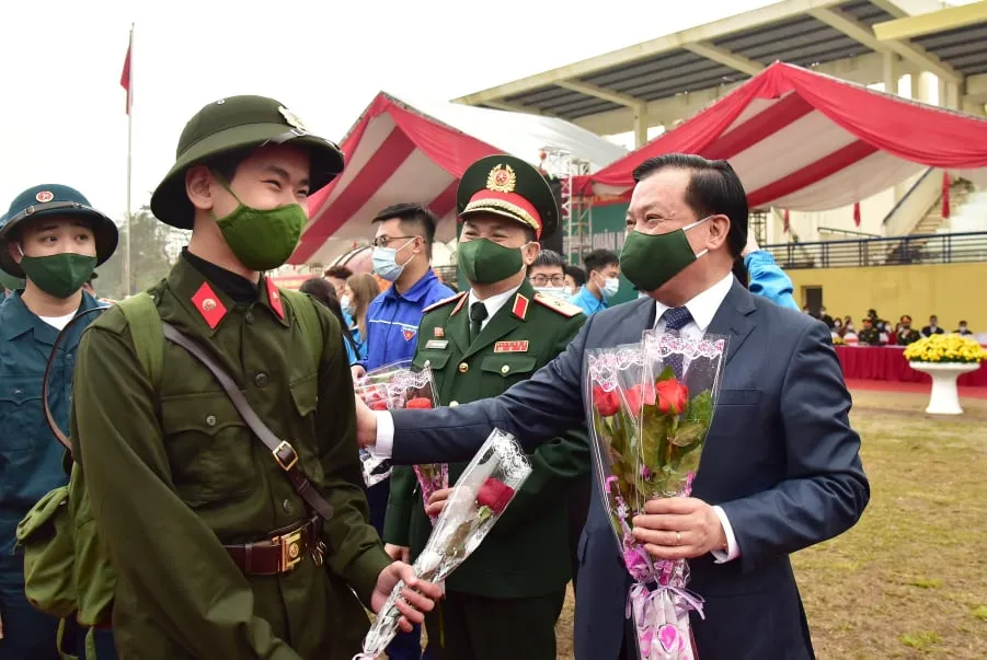 Hơn 4.300 thanh niên Thủ đô hồ hởi lên đường nhập ngũ ảnh 1