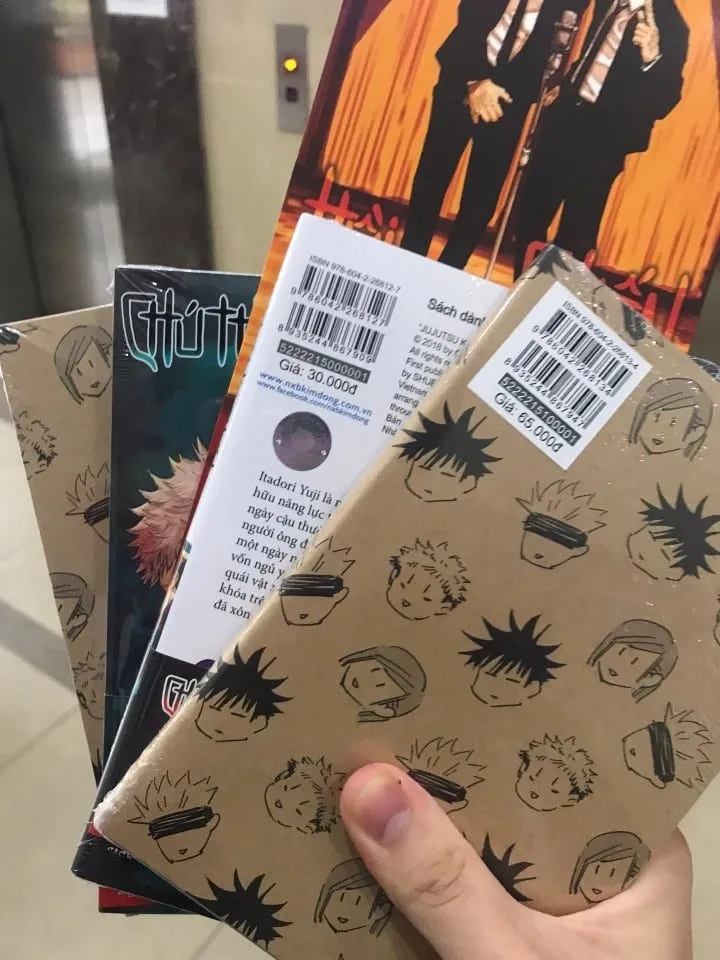 Hàng ngàn bạn trẻ xếp hàng suốt đêm để “săn”… sách ảnh 5