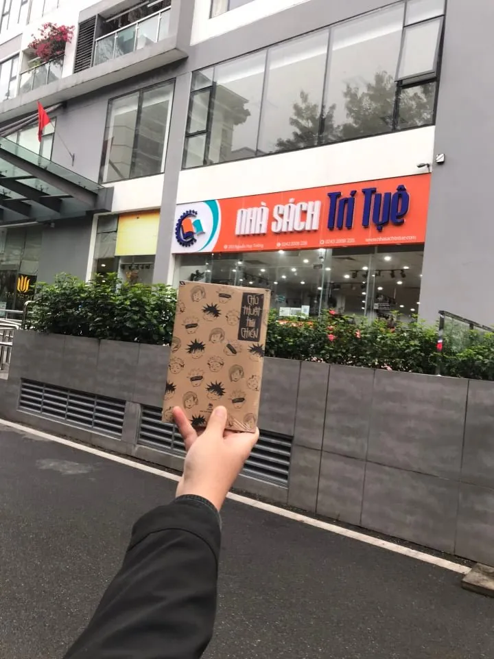 Hàng ngàn bạn trẻ xếp hàng suốt đêm để “săn”… sách ảnh 6