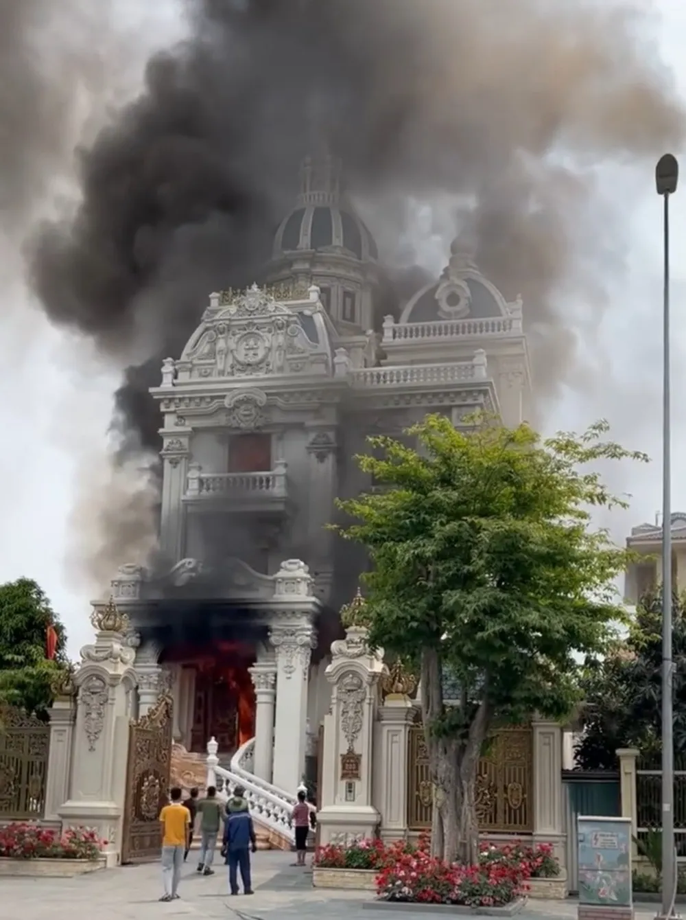 Cháy biệt thự của đại gia đất mỏ, 1 phụ nữ thiệt mạng ảnh 1