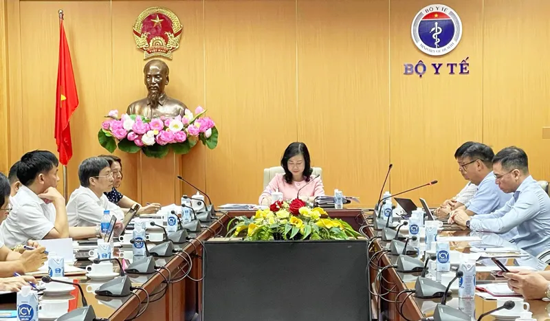 Quyền Bộ trưởng Bộ Y tế cảnh báo hiện tượng chủ quan, lơ là, sợ trách nhiệm trong phòng chống dịch ảnh 2