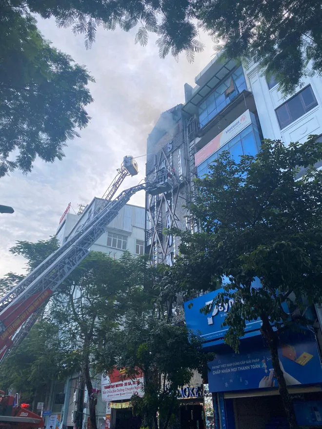 Chủ tịch TP Hà Nội yêu cầu khẩn trương truy tặng danh hiệu cho 3 cảnh sát PCCC hy sinh ảnh 1