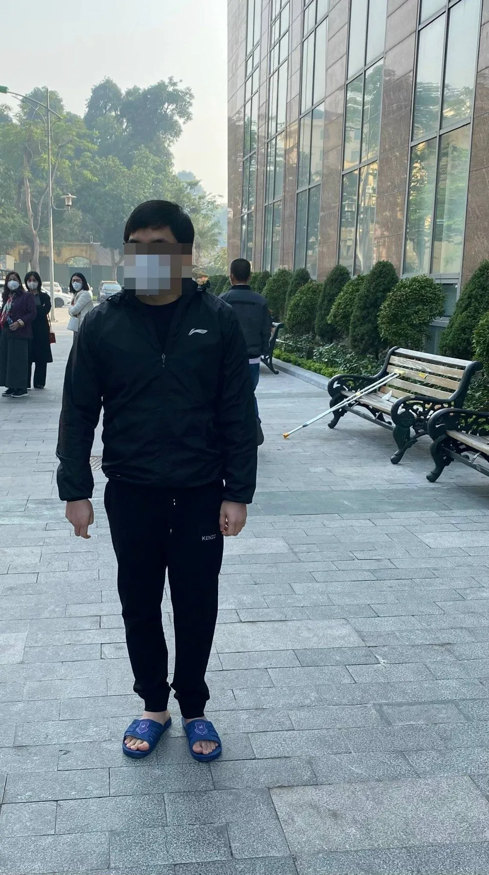 Thanh niên 23 tuổi được kéo dài chân thêm 18cm ảnh 2