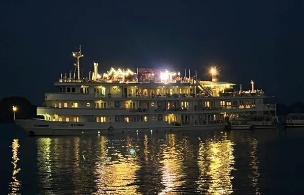 Phạt 2 du thuyền 5 sao cập mạn sát nhau tổ chức “tiệc CDC Quảng Ninh" ảnh 1