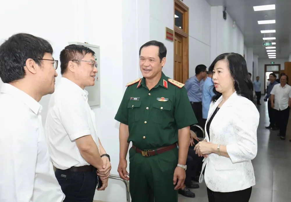 Tháo gỡ “nút thắt” để y, bác sĩ thôi bỏ việc, người dân giảm chi từ tiền túi cho y tế ảnh 3