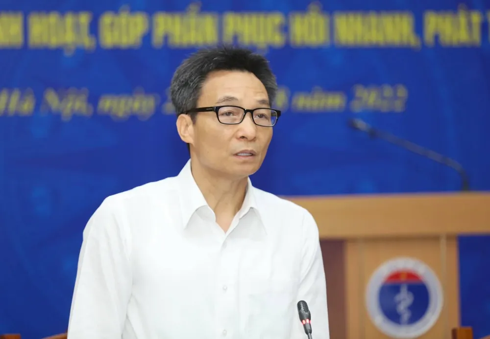 Tháo gỡ “nút thắt” để y, bác sĩ thôi bỏ việc, người dân giảm chi từ tiền túi cho y tế ảnh 1