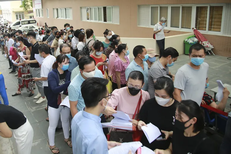 Phải đeo khẩu trang khi đến nơi công cộng thuộc khu vực đã được công bố cấp độ dịch mức 3 ảnh 2