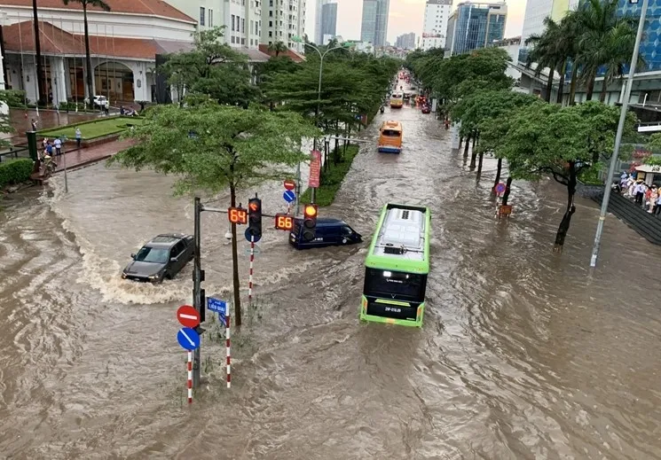 Cải tạo hệ thống thoát nước chậm, Hà Nội “cứ mưa là ngập” ảnh 2