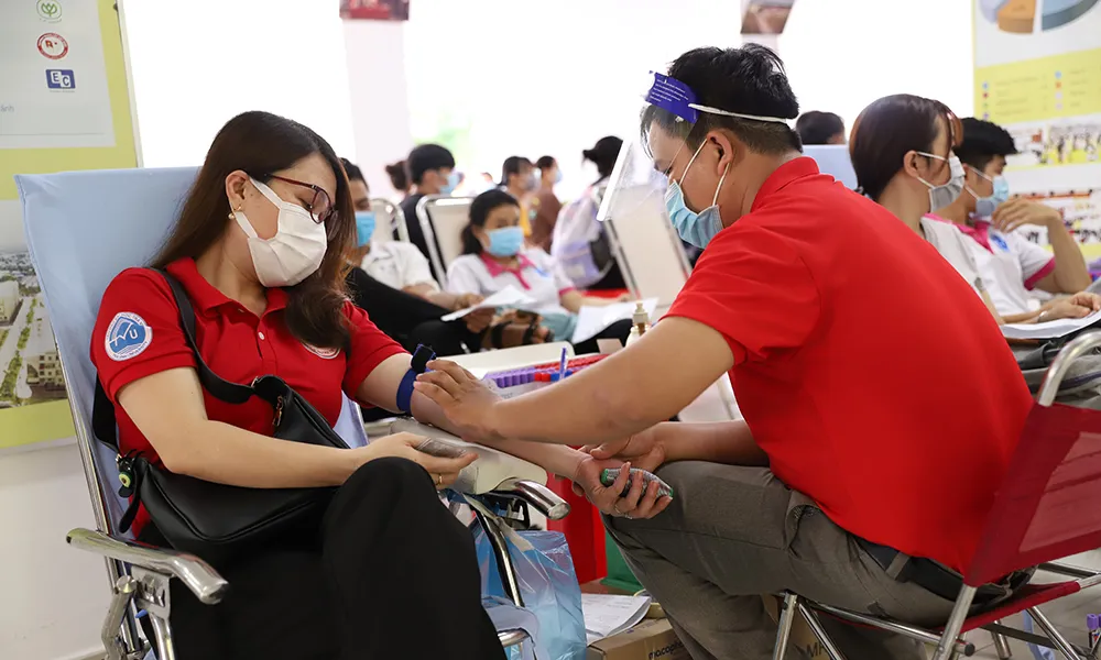 Yêu cầu Hội Chữ thập đỏ các tỉnh, thành phố rà soát toàn bộ quy trình tổ chức hiến máu và tặng quà ảnh 2