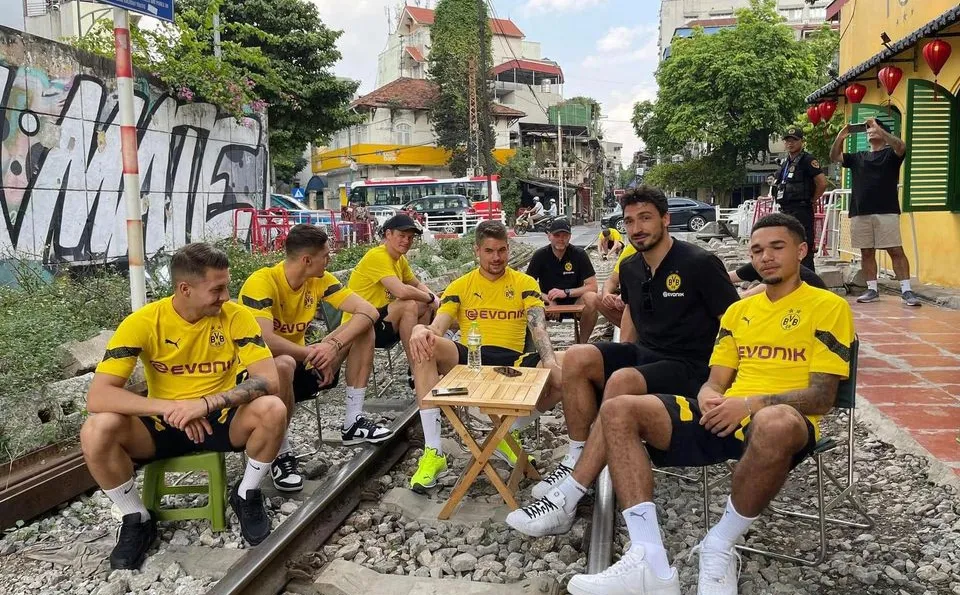 Làm rõ việc một số cầu thủ CLB Borussia Dortmund “check in” ở khu vực bị cấm ảnh 1