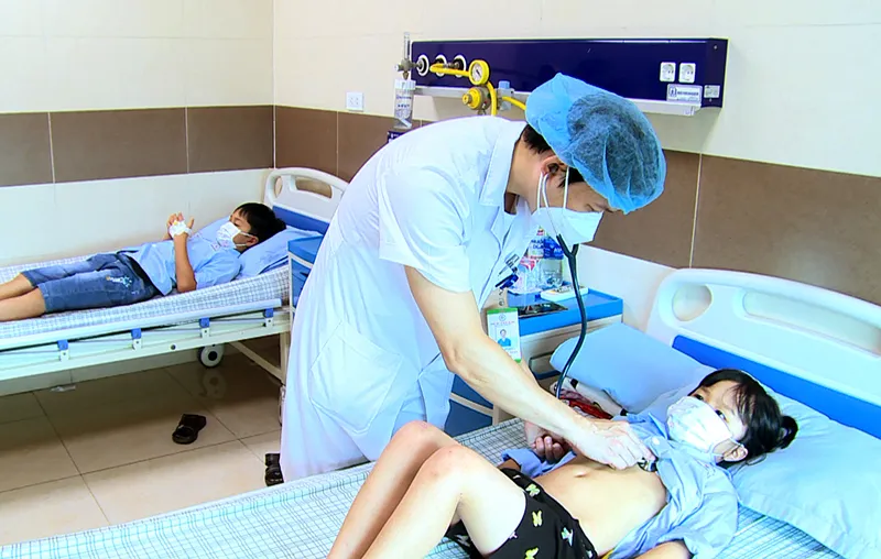 Bệnh cúm mùa đang vào giai đoạn cao điểm, khiến nhiều trẻ em phải nhập viện điều trị