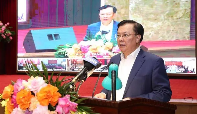 Bí thư Thành ủy Hà Nội Đinh Tiến Dũng phát biểu tại hội nghị. Ảnh: VIẾT CHUNG