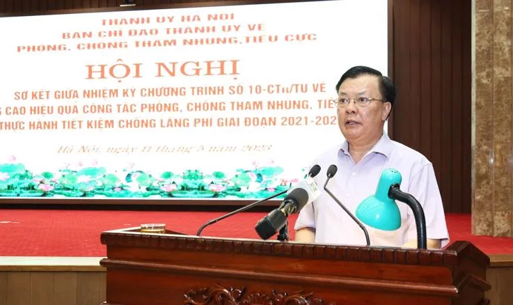 Đồng chí Đinh Tiến Dũng, Bí thư Thành ủy Hà Nội phát biểu tại hội nghị