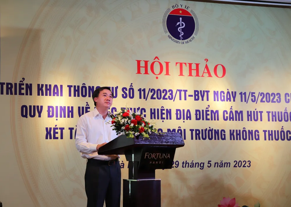 Thứ trưởng Bộ Y tế Trần Văn Thuấn phát biểu tại hội thảo