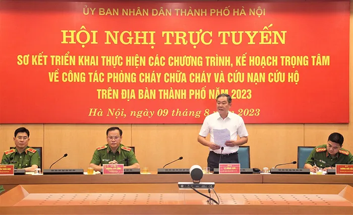 Ông Lê Hồng Sơn, Phó Chủ tịch thường trực UBND TP Hà Nội chủ trì hội nghị