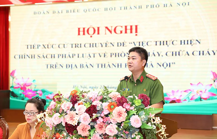 Đại tá Dương Đức Hải, Phó Giám đốc Công an TP Hà Nội báo cáo về tình hình PCCC trên địa bàn TP Hà Nội