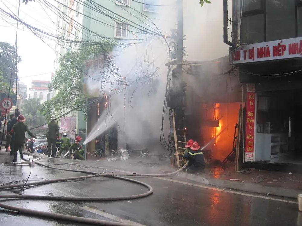 Một vụ cháy nhà dân trên địa bàn TP Hà Nội do chập điện