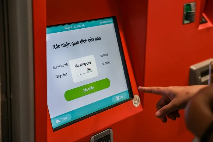 Quầy bán vé tự động đã được lắp đặt trong các nhà ga sẵn sàng phục vụ người dân Quầy bán vé tự động đã được lắp đặt trong các nhà ga sẵn sàng phục vụ người dân