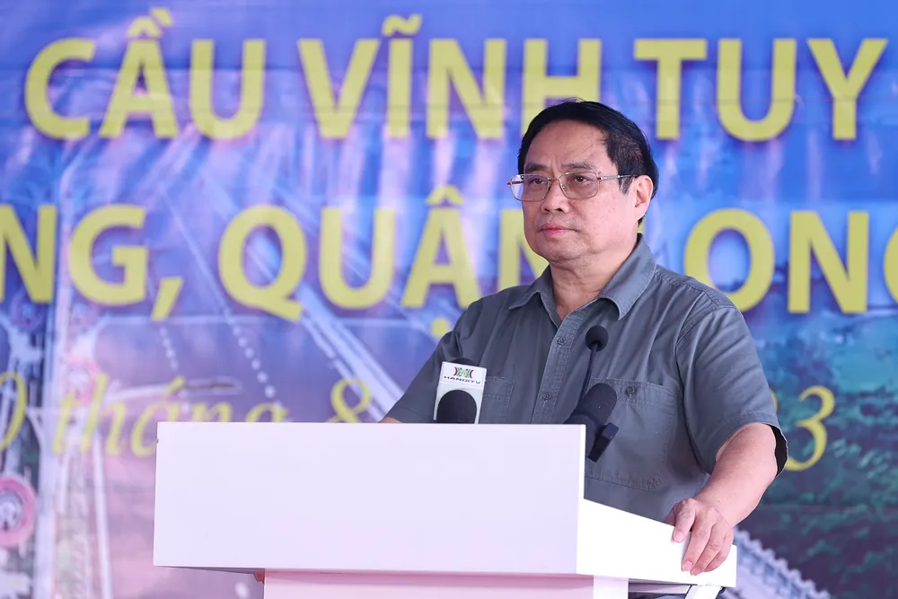 Thủ tướng Phạm Minh Chính phát biểu tại lễ khánh thành cầu Vĩnh Tuy giai đoạn 2. Ảnh: VIẾT CHUNG