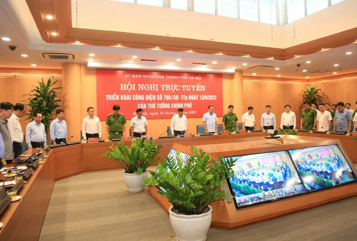 Các đại biểu dự hội nghị dành 1 phút mặc niệm các nạn nhân tử vong trong vụ cháy "chung cư mini" ở quận Thanh Xuân, Hà Nội Các đại biểu dự hội nghị dành 1 phút mặc niệm các nạn nhân tử vong trong vụ cháy "chung cư mini" ở quận Thanh Xuân, Hà Nội