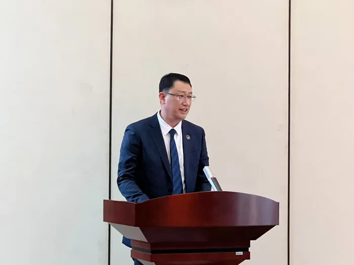 Tổng Thư ký Thành ủy Quảng Châu Biên Lập Minh phát biểu tại lễ bế giảng