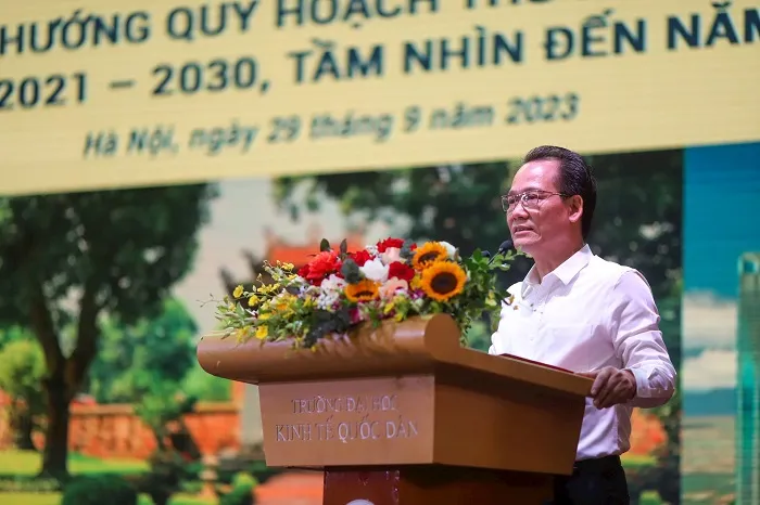 Ông Nguyễn Thanh Sơn, Bí thư Đảng ủy Khối các trường đại học, cao đẳng Hà Nội phát biểu đề dẫn tại hội thảo