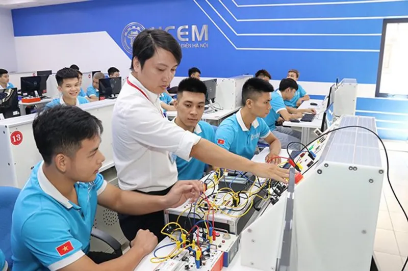 Việc đào tạo nghề cần có sự định hướng từ sớm cho học sinh Việc đào tạo nghề cần có sự định hướng từ sớm cho học sinh