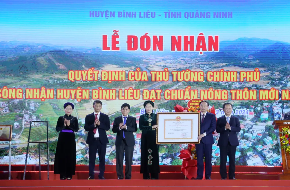 2192493-thua-uy-quyen-cua-thu-tuong-chinh-phu-dong-chi-nguyen-xuan-ky-uy-vien-trung-uong-dang-bi-thu-tinh-uy-chu-tich-hdnd-tinh-va-dong-chi-cao-tuong-huy-pho-21200215-1202.jpg