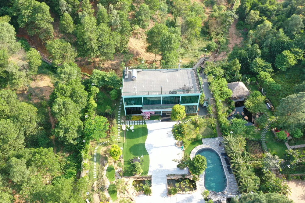 Cạnh hồ Ban Tiện, một số công trình nhà ở, khu nghỉ dưỡng xây dựng sát rừng phòng hộ.jpg