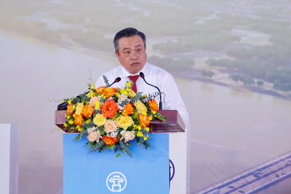 Chủ tịch UBND TP Hà Nội Trần Sỹ Thanh phát biểu tại lễ khởi công cầu Tứ Liên