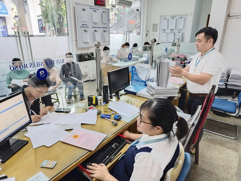 Hà Nội: Từ 1-6, tiếp nhận 100% hồ sơ đăng ký bảo đảm về đất đai qua dịch vụ công trực tuyến