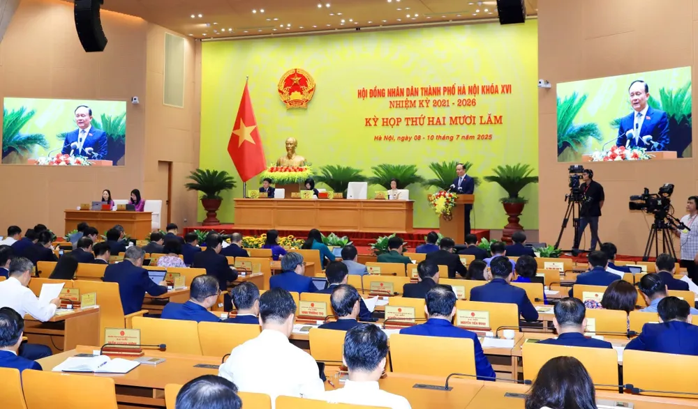 Hà Nội: Người dân lo ngại rau thấm thuốc trừ sâu, thịt gia súc, gia cầm thiếu kiểm soát 