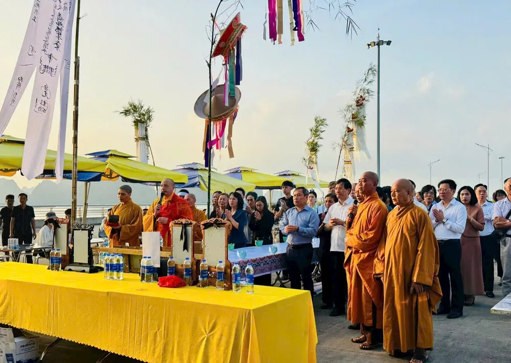 Tổ chức lễ cầu siêu tưởng niệm 39 nạn nhân trong vụ lật tàu Vịnh Xanh 58