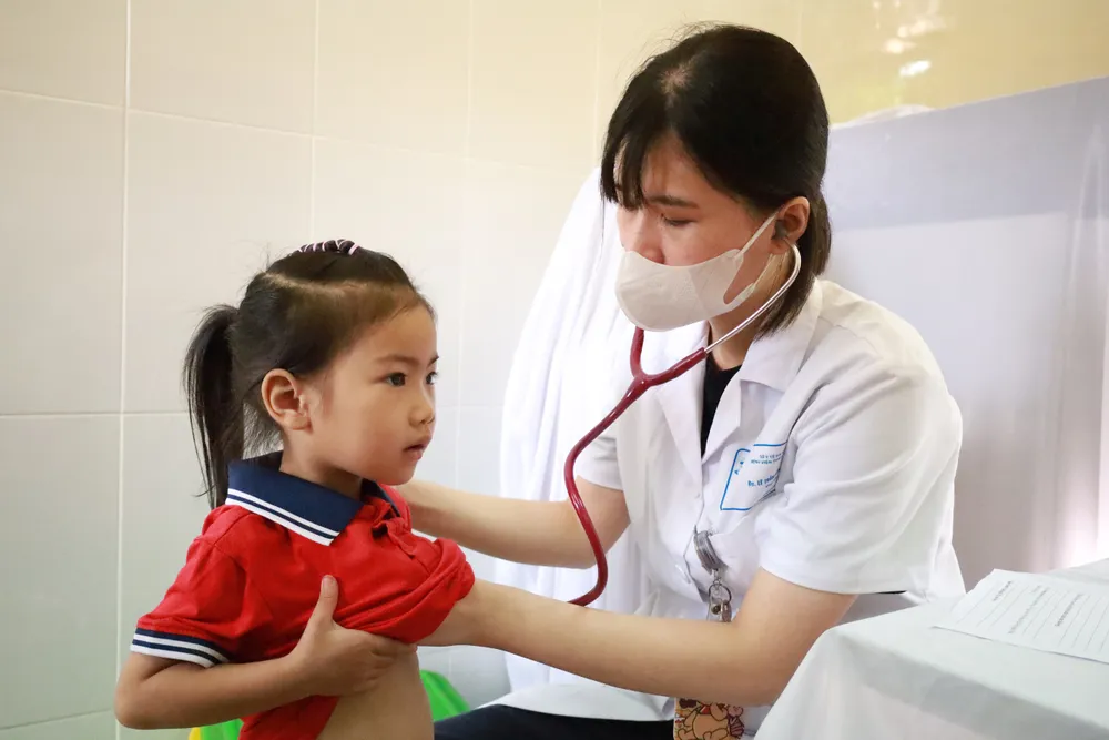 Trẻ dưới 6 tuổi được khám sức khỏe định kỳ ít nhất 1 lần/năm