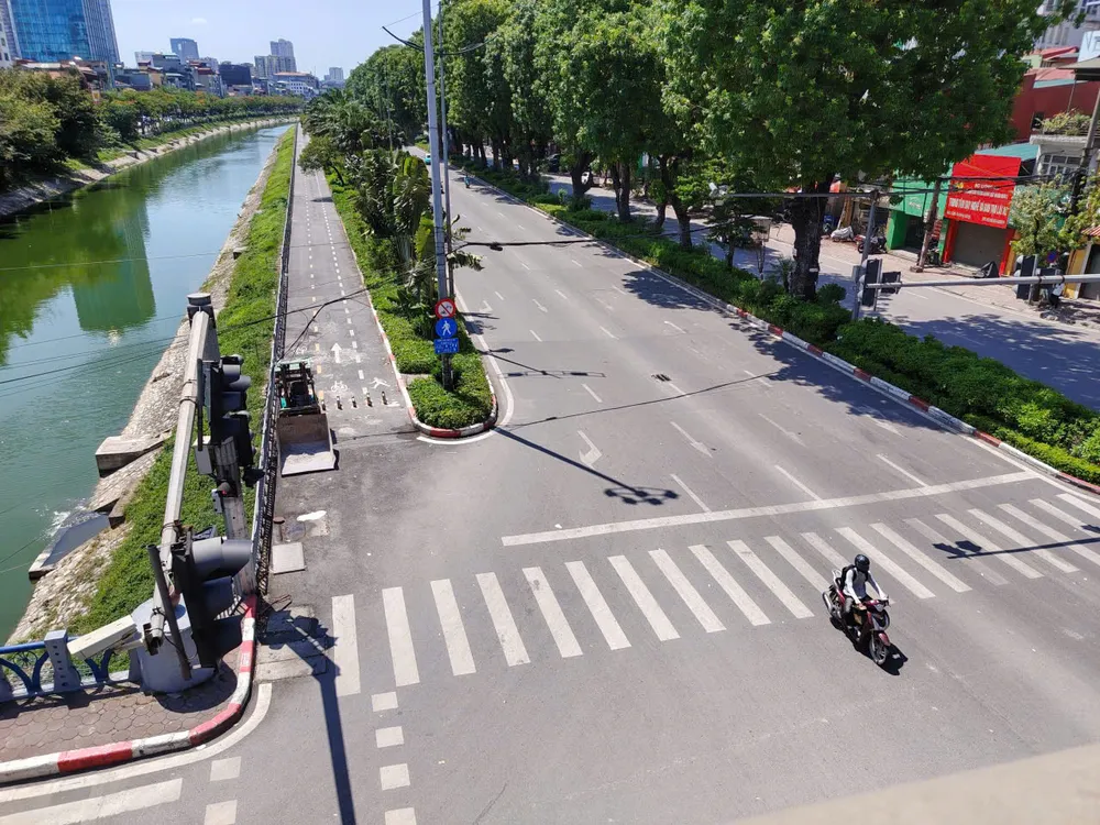 Nắng nóng như thiêu đốt, báo động hiểm họa sốc nhiệt