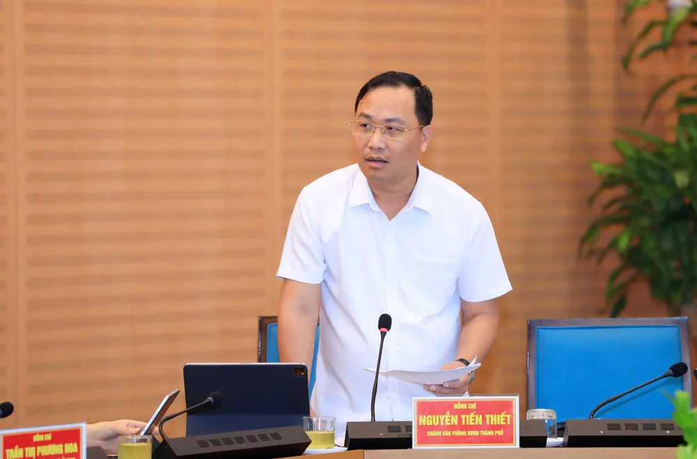 Chánh VP UBND TP Hà Nội phát biểu tại phiên họp.jpg