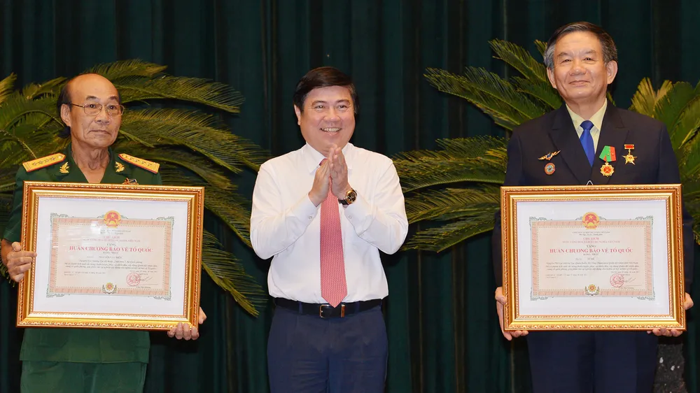 Trao Huân chương Độc lập, Huân chương Bảo vệ Tổ quốc cho 123 sĩ quan, tướng lĩnh nghỉ hưu ảnh 2